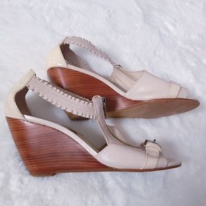 🏝Michael Kors Leather Wedges